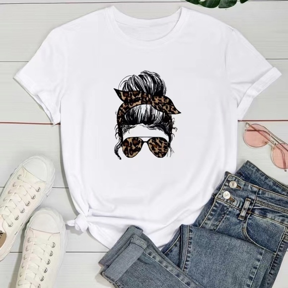 Tops - MESSY Bun camo print graphic t-shirt size 2XL